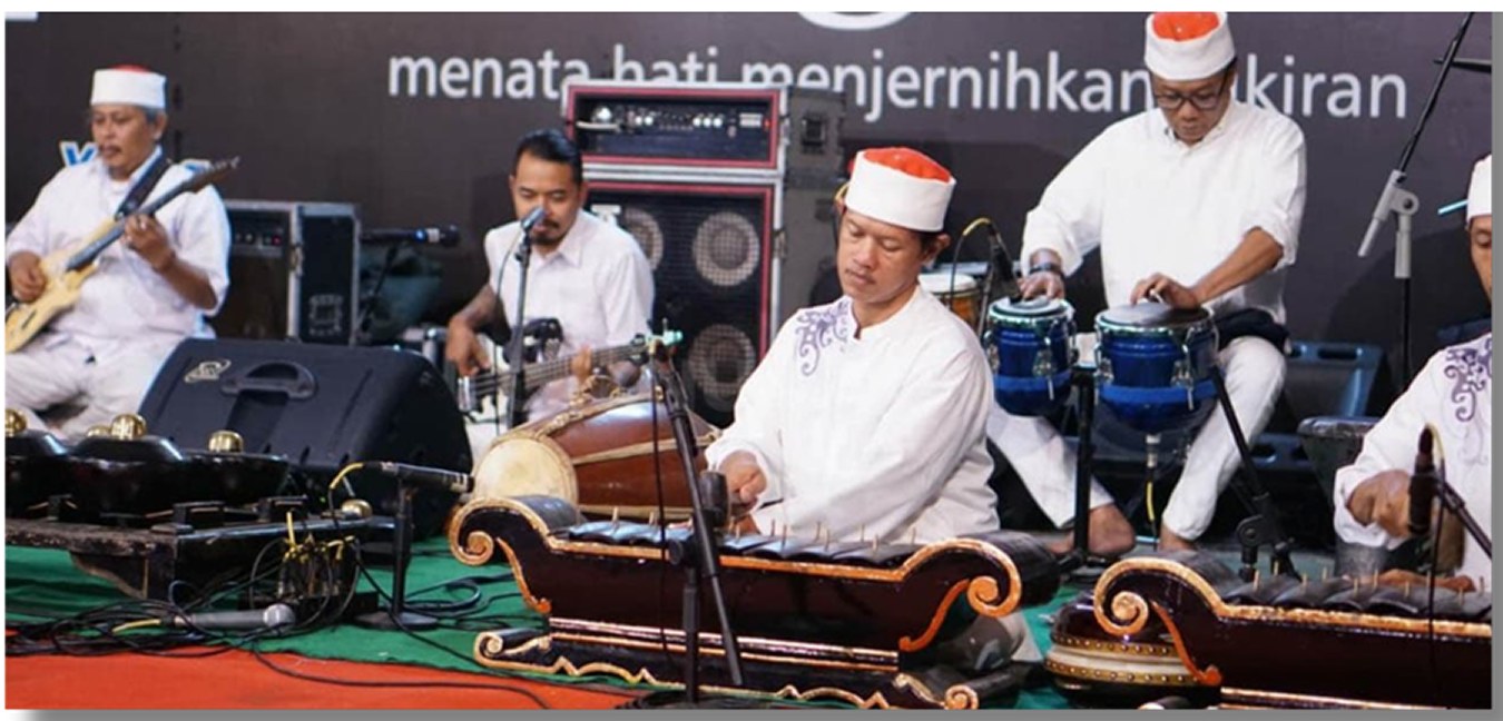 Pertunjukan gamelan dalam rangkaian acara kenduri